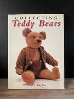 Boek Collecting teddy bears Sally Taylor, Ophalen of Verzenden, Gebruikt, Overige merken