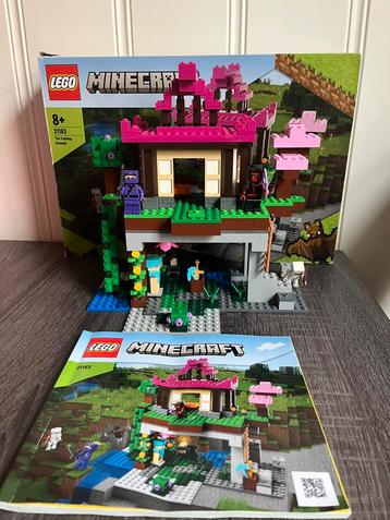 Lego Minecraft 21183 The Training Grounds beschikbaar voor biedingen
