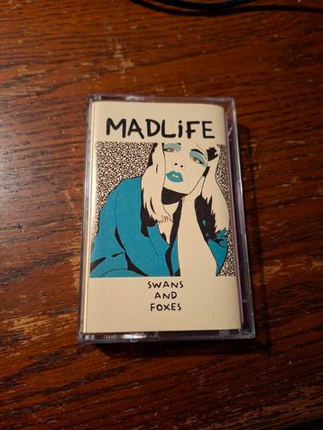 Madlife - Swans and foxes beschikbaar voor biedingen