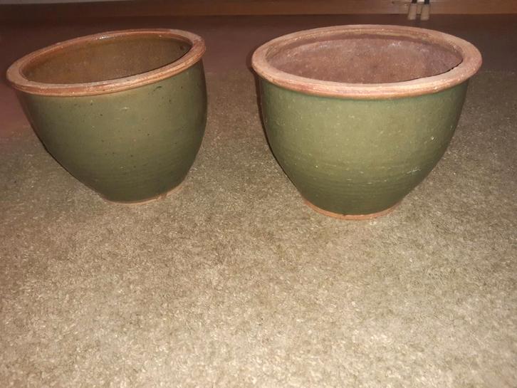 2 x aardewerken bloempot groen hoogte 18 cm, Tuin en Terras, Bloempotten, Zo goed als nieuw, Aardewerk, Binnen, Balkon, Tuin, Minder dan 40 cm