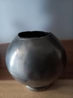 Antiek bol vaasje van tin gemerkt.
Echt oud exemplaar., Antiek en Kunst, Antiek | Tin, Ophalen of Verzenden