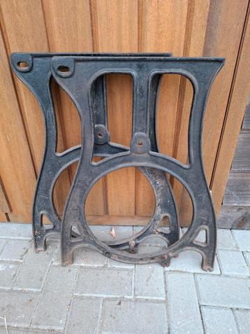 Gietijzeren onderstel beschikbaar voor biedingen