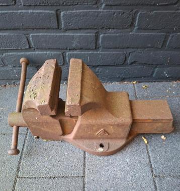 bankschroef beschikbaar voor biedingen