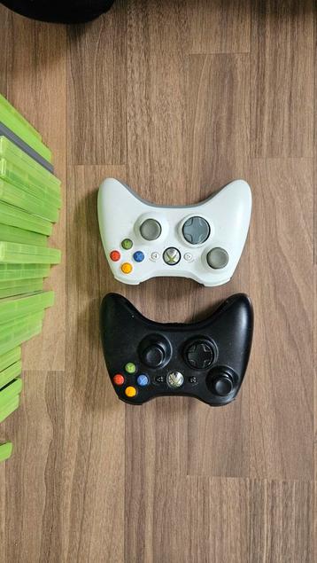 Xbox 360 Controllers - Wit & Zwart beschikbaar voor biedingen