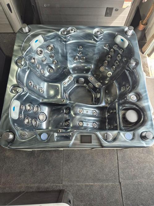 Jacuzzi balboa Fox spa maximaal gevuld Showroom model!, Tuin en Terras, Bubbelbaden en Hottubs, Nieuw, Ophalen