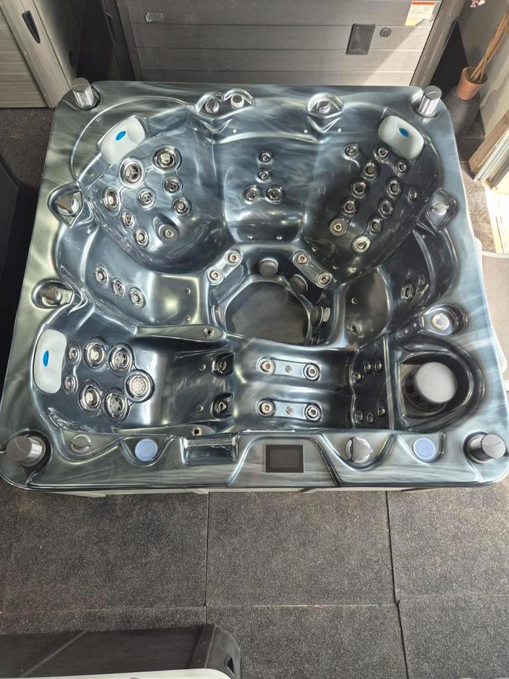 Jacuzzi balboa Fox spa maximaal gevuld Showroom model!, Tuin en Terras, Bubbelbaden en Hottubs, Nieuw, Ophalen