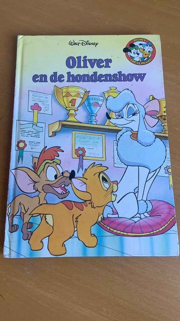Walt disney - Oliver en de hondenshow, Boeken, Ophalen of Verzenden, Gelezen, Sprookjes