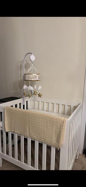 Baby box met matras beschikbaar voor biedingen