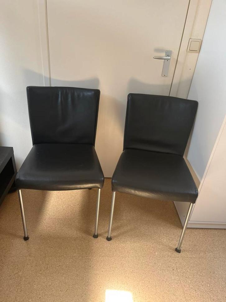 2 zwart lederen eetkamer stoelen Goossens stalen poten, Huis en Inrichting, Stoelen, Gebruikt, Twee, Leer, Metaal, Zwart, Ophalen