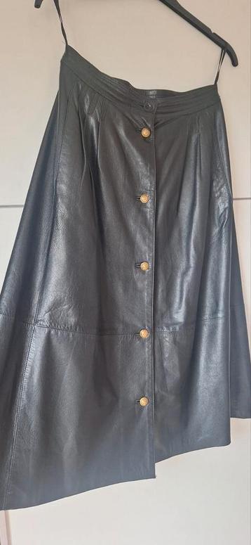 Vintage Etienne Aigner leren A-lijn rok beschikbaar voor biedingen