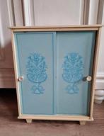 Vintage kastje poppen kleding inclusief hangertjes Sint tip, Kinderen en Baby's, Speelgoed | Poppen, Ophalen of Verzenden, Gebruikt