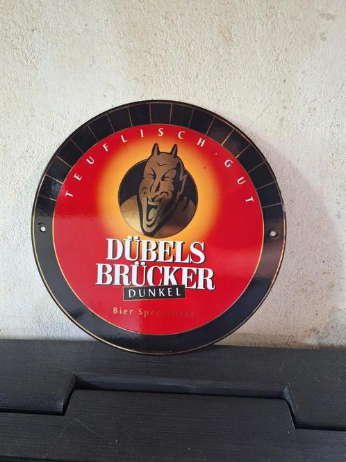 Emaille bier reclamebord Dübels Brücker Duits pils, Verzamelen, Biermerken, Zo goed als nieuw, Reclamebord, Plaat of Schild, Overige merken