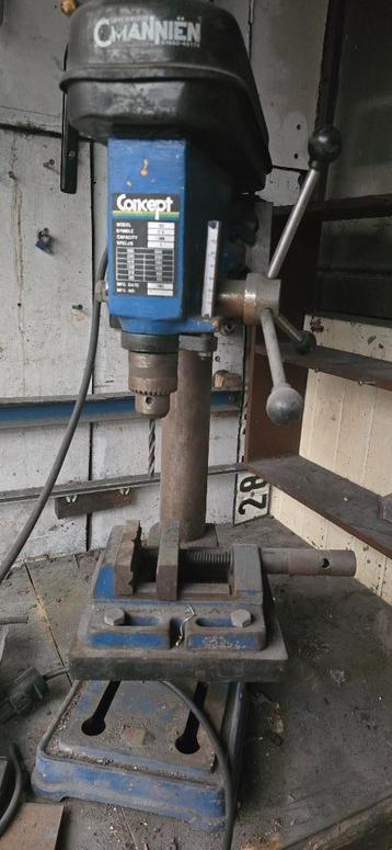 concept boorkolom beschikbaar voor biedingen