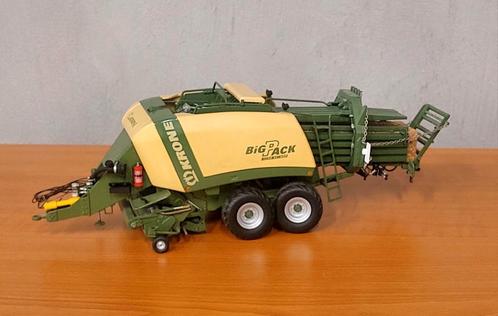 Krone Big Pack 1290 XC HDP, Hobby en Vrije tijd, Modelauto's | 1:32, Zo goed als nieuw, Tractor of Landbouw, Universal Hobbies