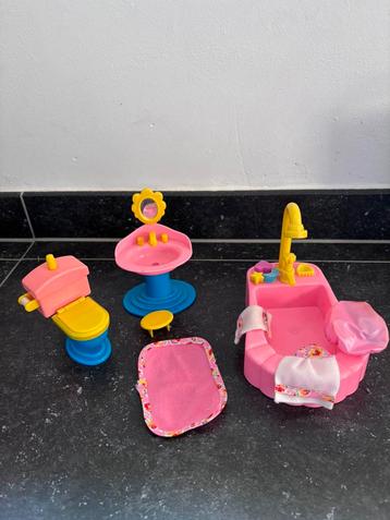 Badkamerset van Evi Barbie jaren 90 beschikbaar voor biedingen