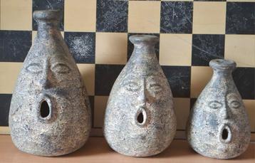 Vaas. Vase Face. Ceramic.  3 stuks.  28/24/20 cm. beschikbaar voor biedingen