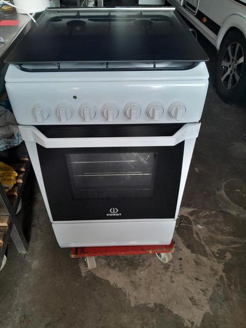 Indesit gasfornuis 50 cm, Witgoed en Apparatuur, Fornuizen, Ophalen