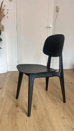 4 Eetkamer stoelen van Fusion Living, mat zwart, Ophalen, Kunststof, Zwart, Zo goed als nieuw