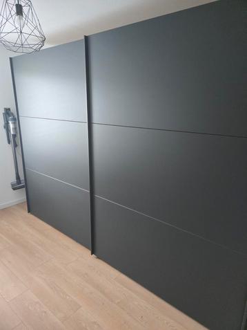 Moderne grijze schuifdeurkast 300 bij 217  beschikbaar voor biedingen