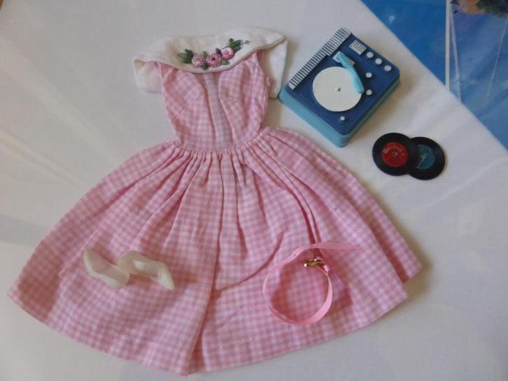 barbie Vintage, Verzamelen, Poppen, Zo goed als nieuw, Kleertjes, Verzenden