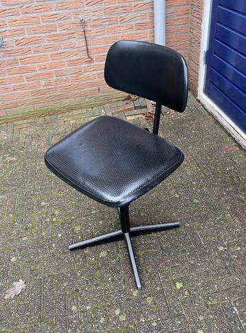Leuke Zwarte Ahrend De Cirkel Kruk / Stoel ( vintage retro ) beschikbaar voor biedingen