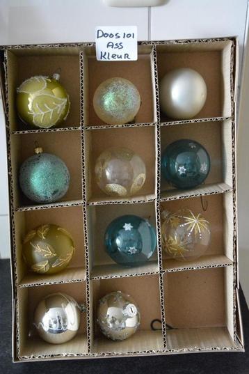 Kerstballen, kleur, doos 101 beschikbaar voor biedingen