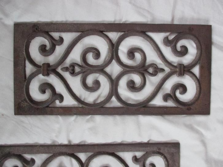 Twee stuks Gietijzeren deurroosters, Raamroosters., Antiek en Kunst, Curiosa en Brocante, Ophalen of Verzenden