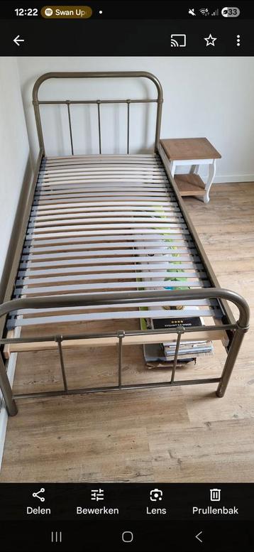 Eenpersoonsbed metaal 90x200 cm beschikbaar voor biedingen