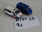 HO: set R1 : RIETZE: 1 x POLITIEBUS EN 1 X GEWONE BUS., Hobby en Vrije tijd, Modeltreinen | H0, Overige merken, Gelijkstroom of Wisselstroom