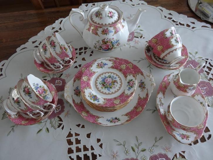 Mooi Royal Albert lady Carlyle, Verzamelen, Porselein, Kristal en Bestek, Nieuw, Compleet servies, Porselein, Ophalen of Verzenden