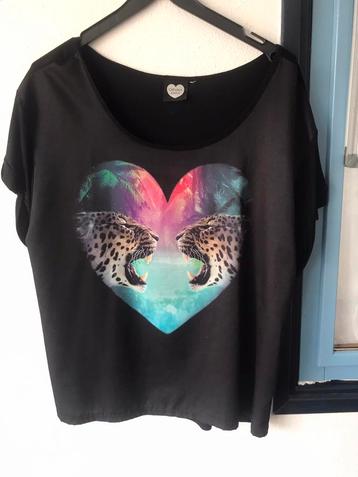Prachtig zwart Shirt met 2 Panterkoppen in een hart maat XL beschikbaar voor biedingen