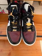 Air Jordan 1 Mid SE Black/Dark Beetroot-White goude bedels, Ophalen, Overige kleuren, Nike, Nike