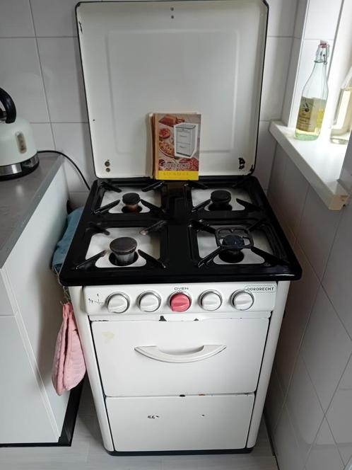 Retro Vintage Dordrecht gasfornuis, Witgoed en Apparatuur, Fornuizen, Gebruikt, Vrijstaand, Gas, 4 kookzones, 45 tot 60 cm, Ophalen