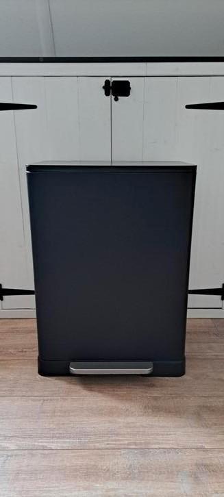 Prullenbak zwart 2x30 liter nieuwstaat  beschikbaar voor biedingen