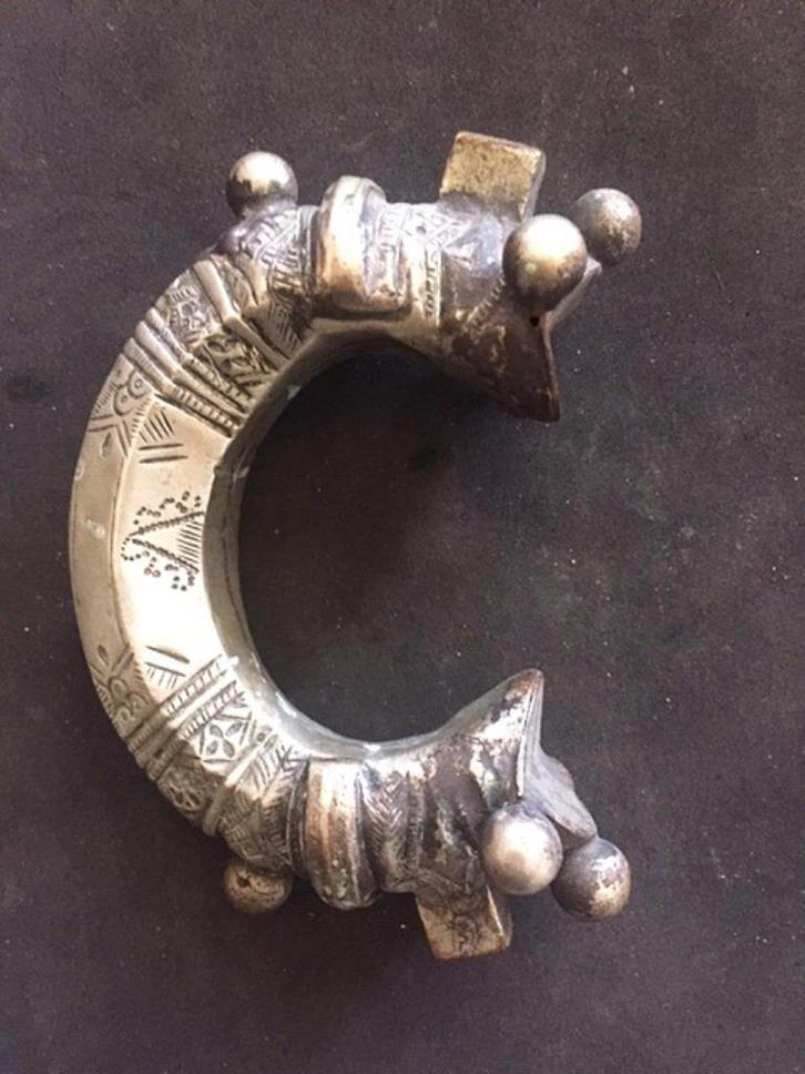 armband tribal makara rajasthan india antiek wit metaal, Sieraden, Tassen en Uiterlijk, Armbanden, Gebruikt, Overige materialen
