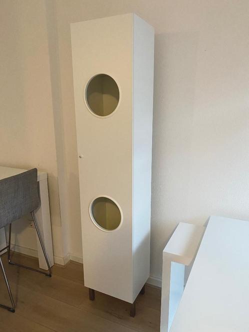 Nette IKEA kast voor wasgoed NYSJON wit / wasmand kast, Huis en Inrichting, Badkamer | Badkamermeubels, Gebruikt, (Half)hoge kast