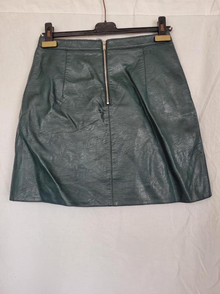 Stoere blauwe nep leren rok mt M merk Zara Basic, Kleding | Dames, Rokken, Zo goed als nieuw, Maat 38/40 (M), Blauw, Boven de knie