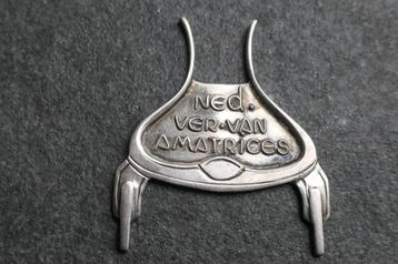 Zilveren Amatrice Embleem beschikbaar voor biedingen