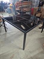 Moderne metalen tuintafel met zwart glas - 135x135 cm, Ophalen of Verzenden, Nieuw, Vierkant