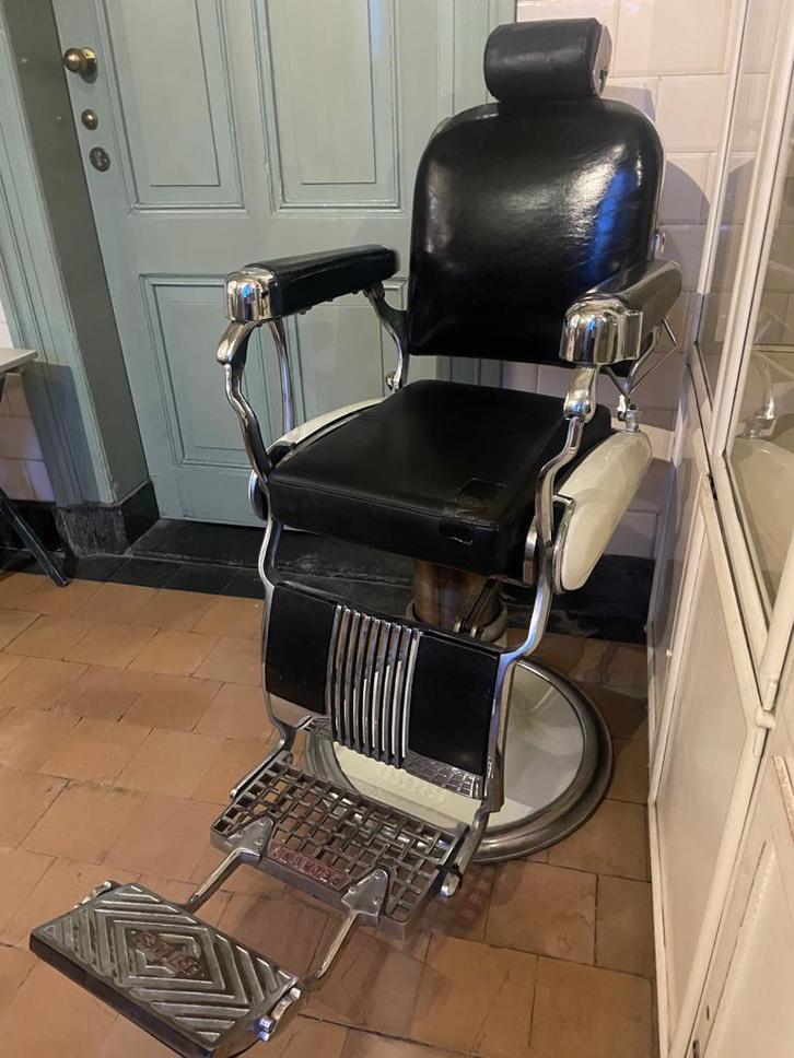 barbershop .barbierstoel . kappersstoel, Huis en Inrichting, Stoelen, Gebruikt, Eén, Leer, Metaal, Zwart, Ophalen