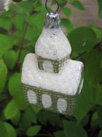 Oude vintage kerstbal: zilveren kerkje wat wit gesuikerd is, Ophalen of Verzenden, Gebruikt