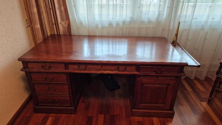 Klassiek kersenhouten bureau, Huis en Inrichting, Bureaus, Gebruikt, Bureau, Ophalen