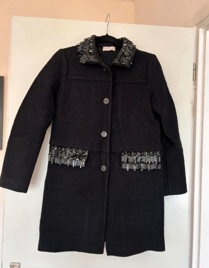 Stefanel mantel jas kralen zwart S lang, Kleding | Dames, Jassen | Winter, Zo goed als nieuw, Maat 34 (XS) of kleiner, Ophalen of Verzenden