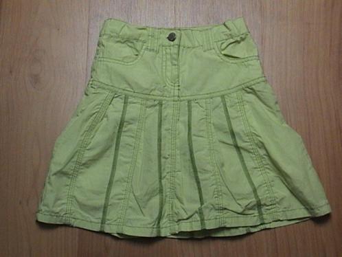Leuke lichtgroene rok afgezet met groen stiksel maat 110, Kinderen en Baby's, Kinderkleding | Maat 110, Gebruikt, Meisje, Jurk of Rok