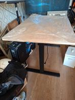 Electrische bureau tafel zwart Frame . En bece blad., Ophalen of Verzenden, Elektrisch, Zo goed als nieuw, Bureau