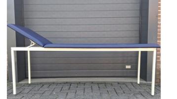 Massage behandel tafel beschikbaar voor biedingen