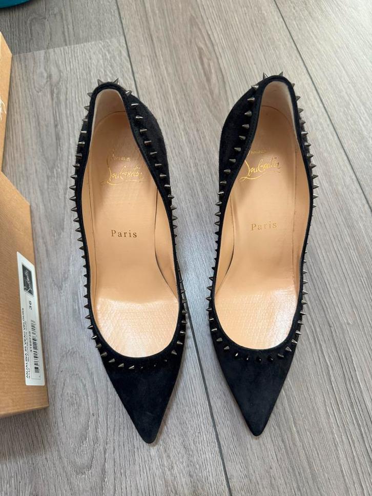 Christian Louboutin Anjalina Pumps - Maat 36, Kleding | Dames, Schoenen, Zo goed als nieuw, Pumps, Zwart, Ophalen