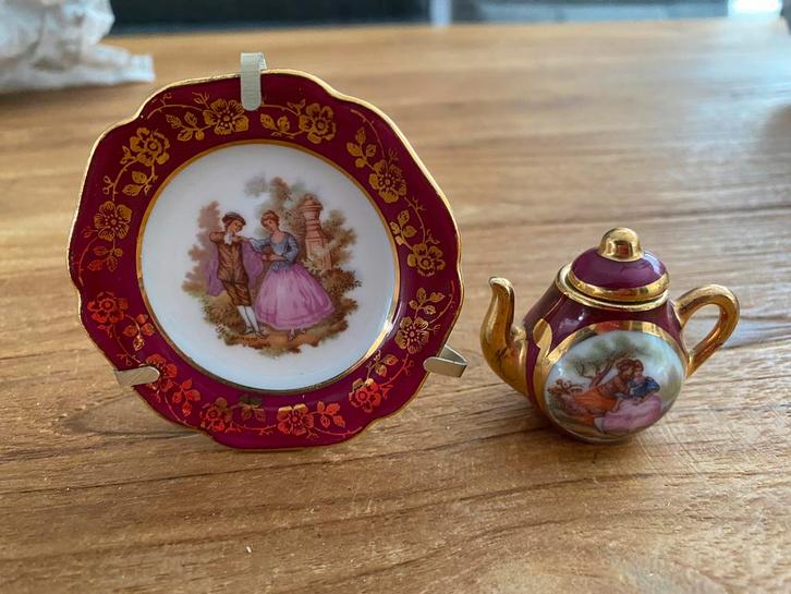 Miniatuur Porseleinen Theeserviesje Bordje en Theepotje Anti, Antiek en Kunst, Antiek | Porselein, Ophalen