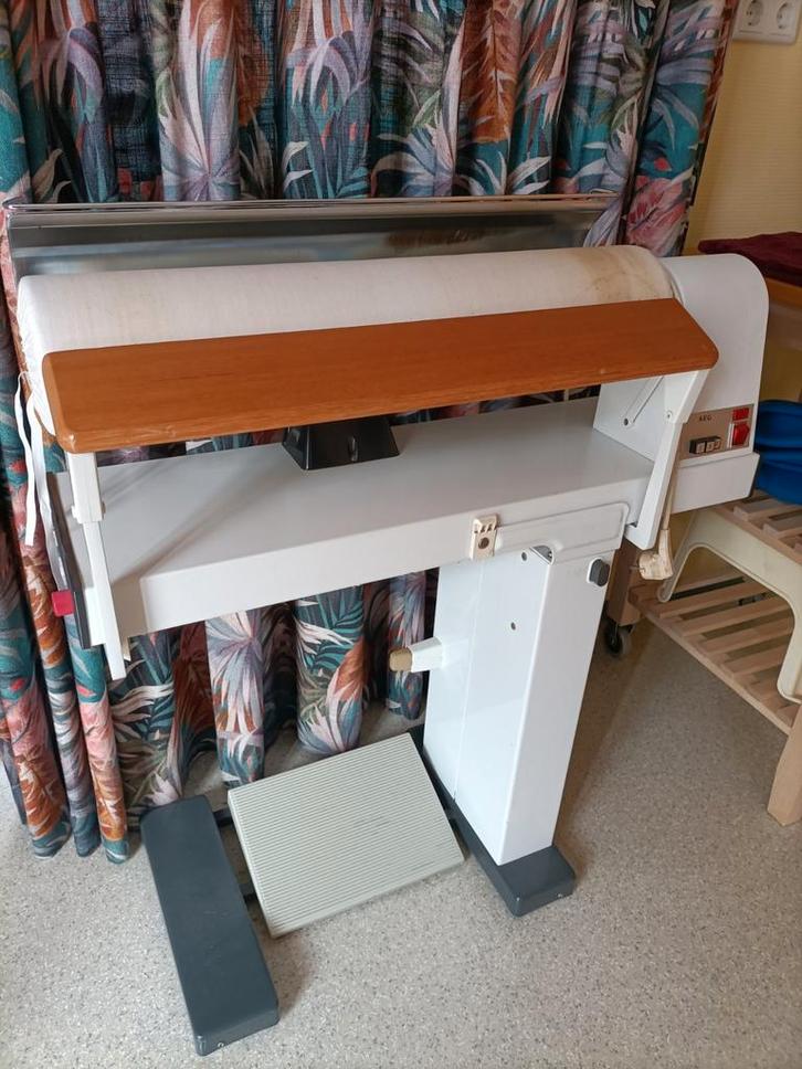 Professionele Strijkmachine - AEG Mangler, Witgoed en Apparatuur, Strijkijzers en Strijkplanken, Gebruikt, Ophalen