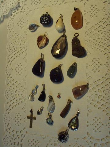 diverse hangers edel en onedel voor kettingen of armband beschikbaar voor biedingen